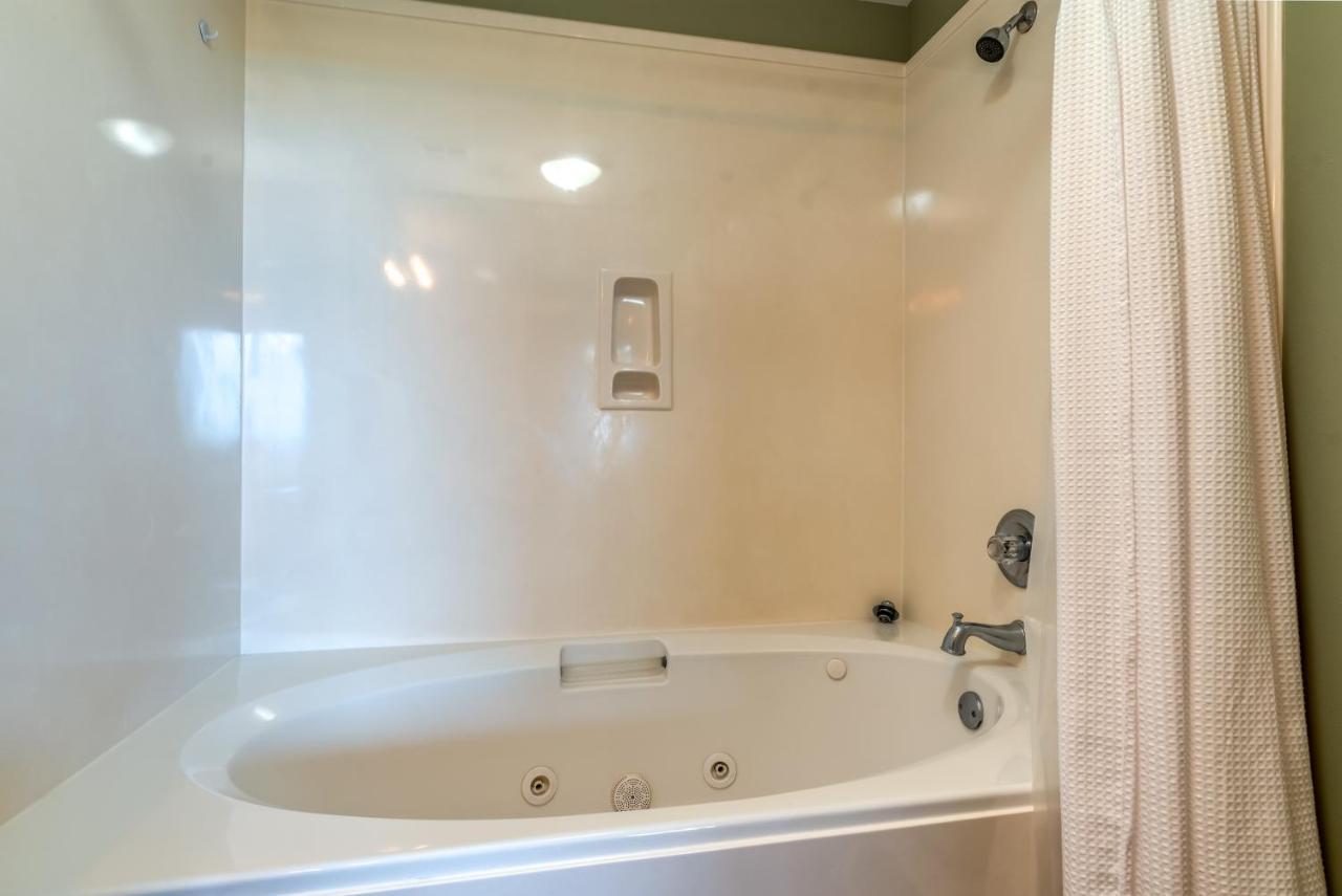 Footprints In The Sand - Beautiful First Floor Walk-Out Is Only Steps To The Pool And Beach Boardwalk! Condo Dauphin Island Exteriör bild
